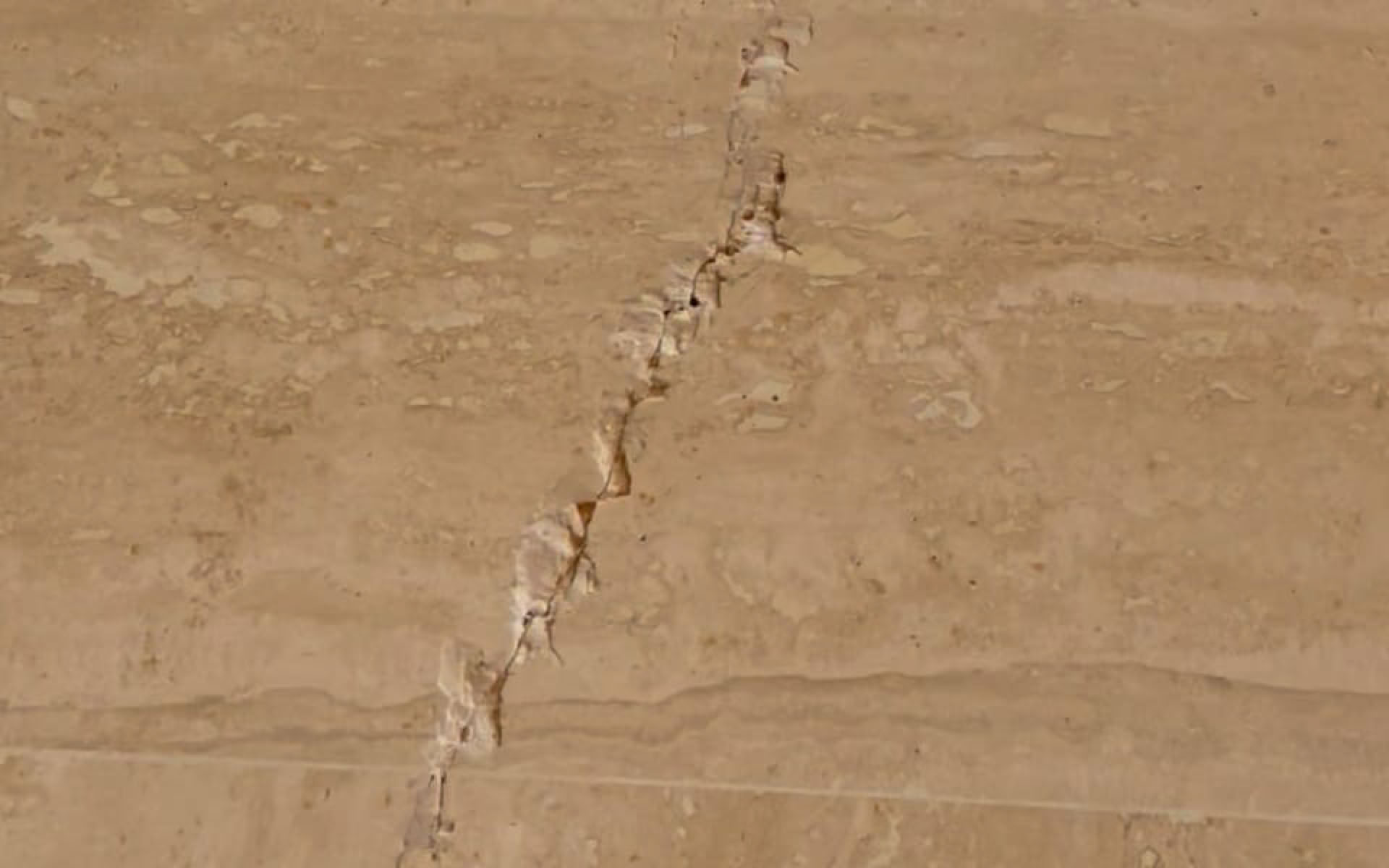Réparation fissures Travertin poli brillant