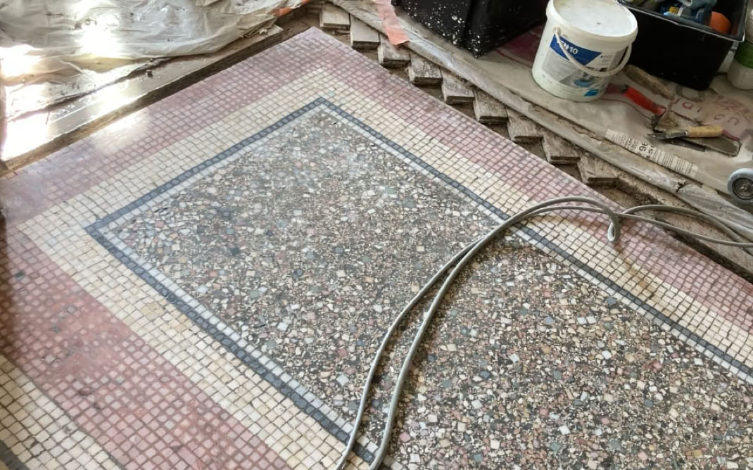 Rénovation de mosaïque de marbre