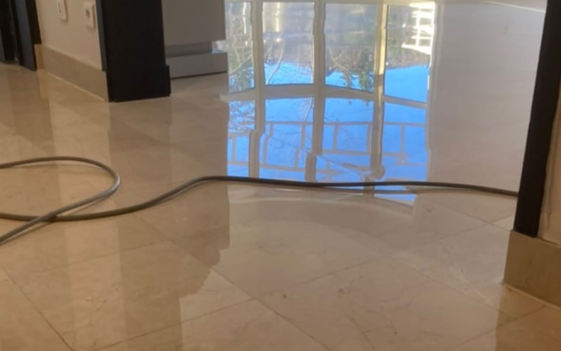 Ponçage et traitement poli de sol en marbre