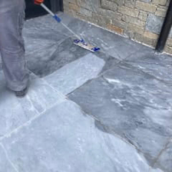 Comment nettoyer une terrasse en pierre