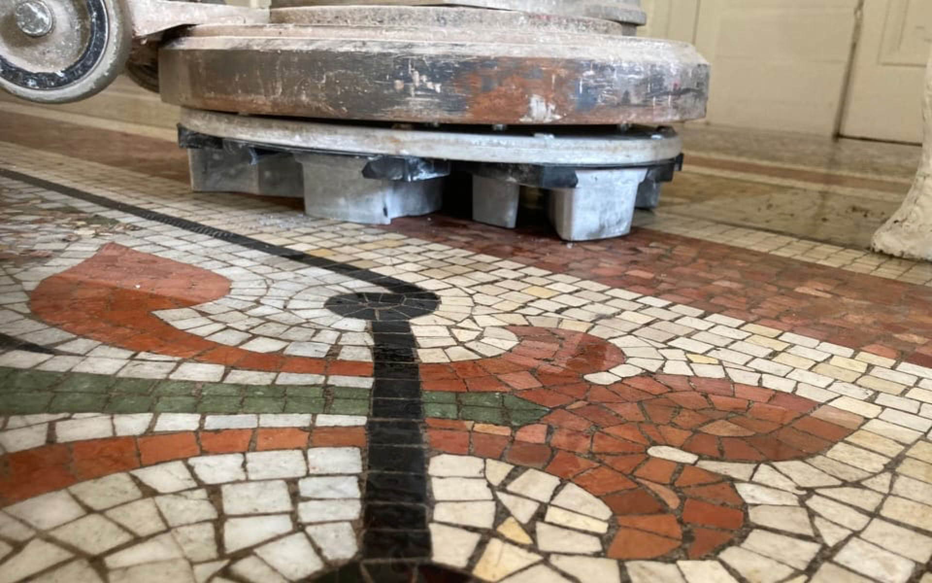 Rénovation de mosaïque de marbre
