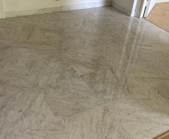 Image montrant le résultat final d'une rénovation avec traitement sur un sol en carreaux ciment.